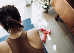 Woman does a HIIT workout 