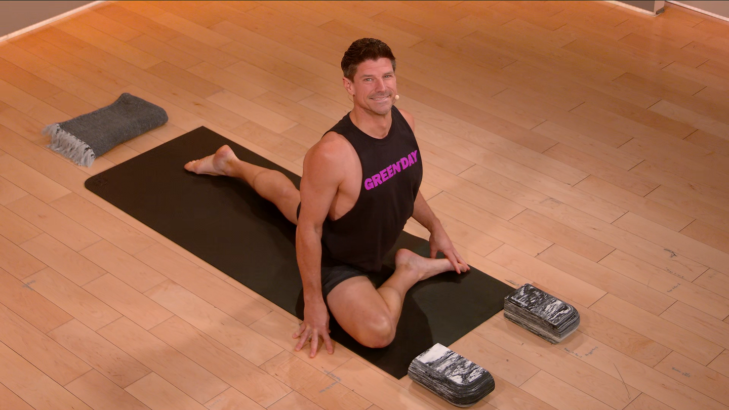 30 min Green Day Yoga Flow