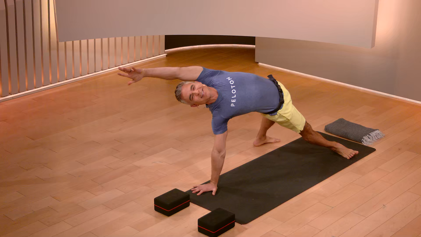20 min Broadway Yoga Flow