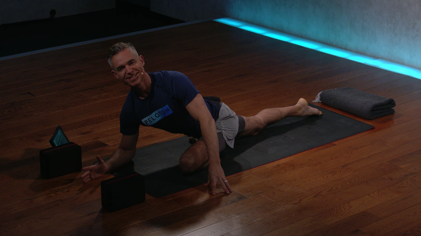 20 min Focus Flow: Floor Poses