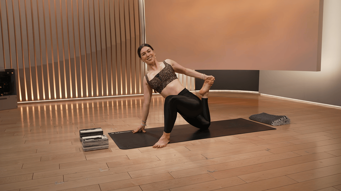 30 min Focus Flow: Hips