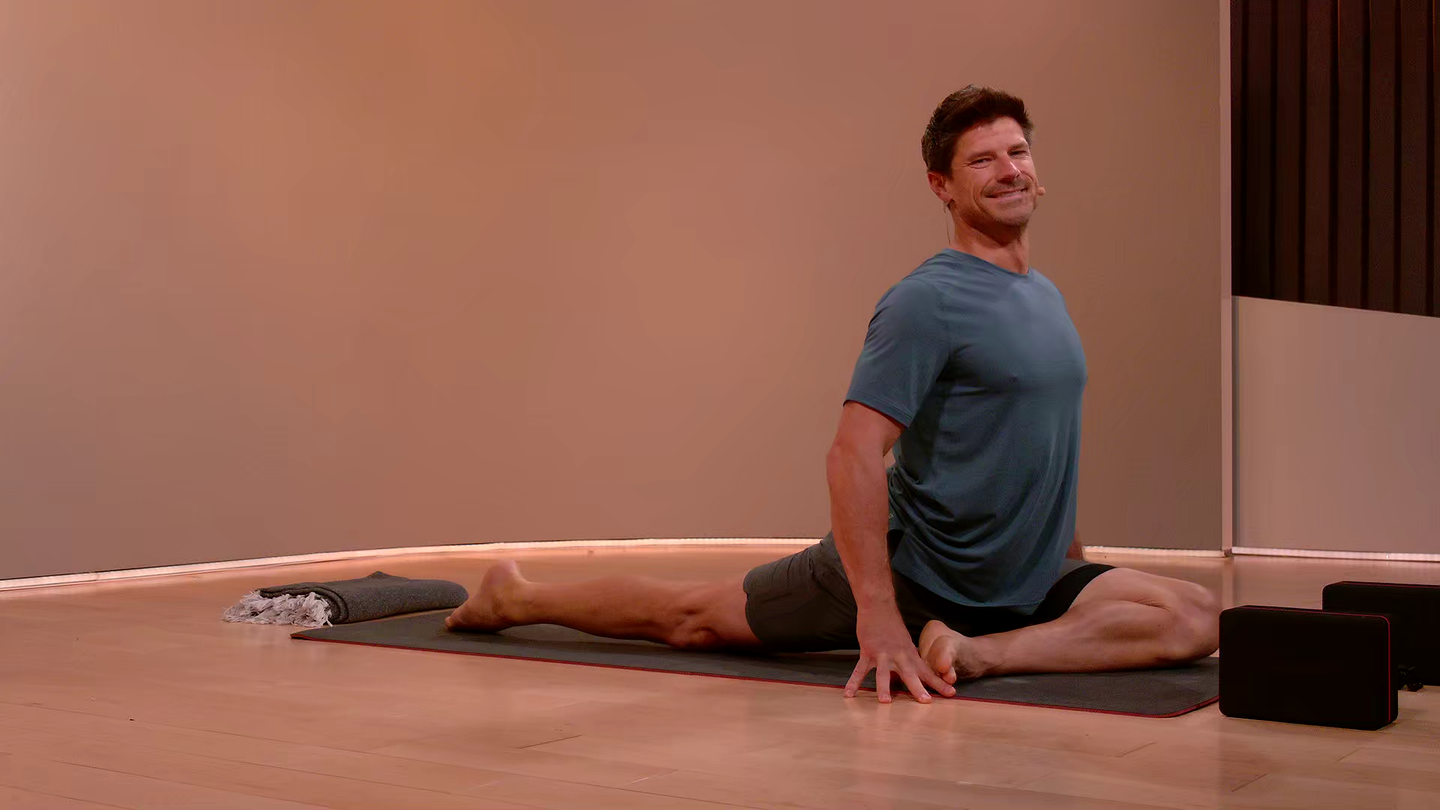 30 min Focus Flow: Hips