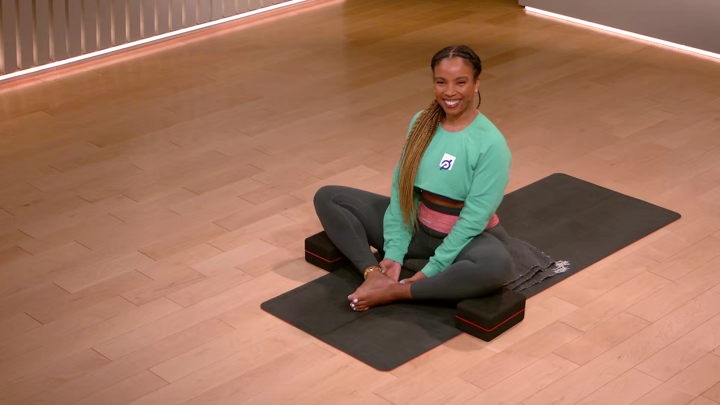 10 min Focus Flow: Hips