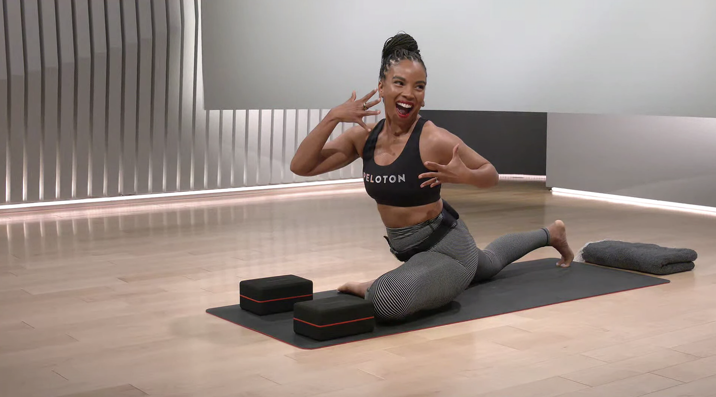30 min Janelle Monáe Yoga Flow