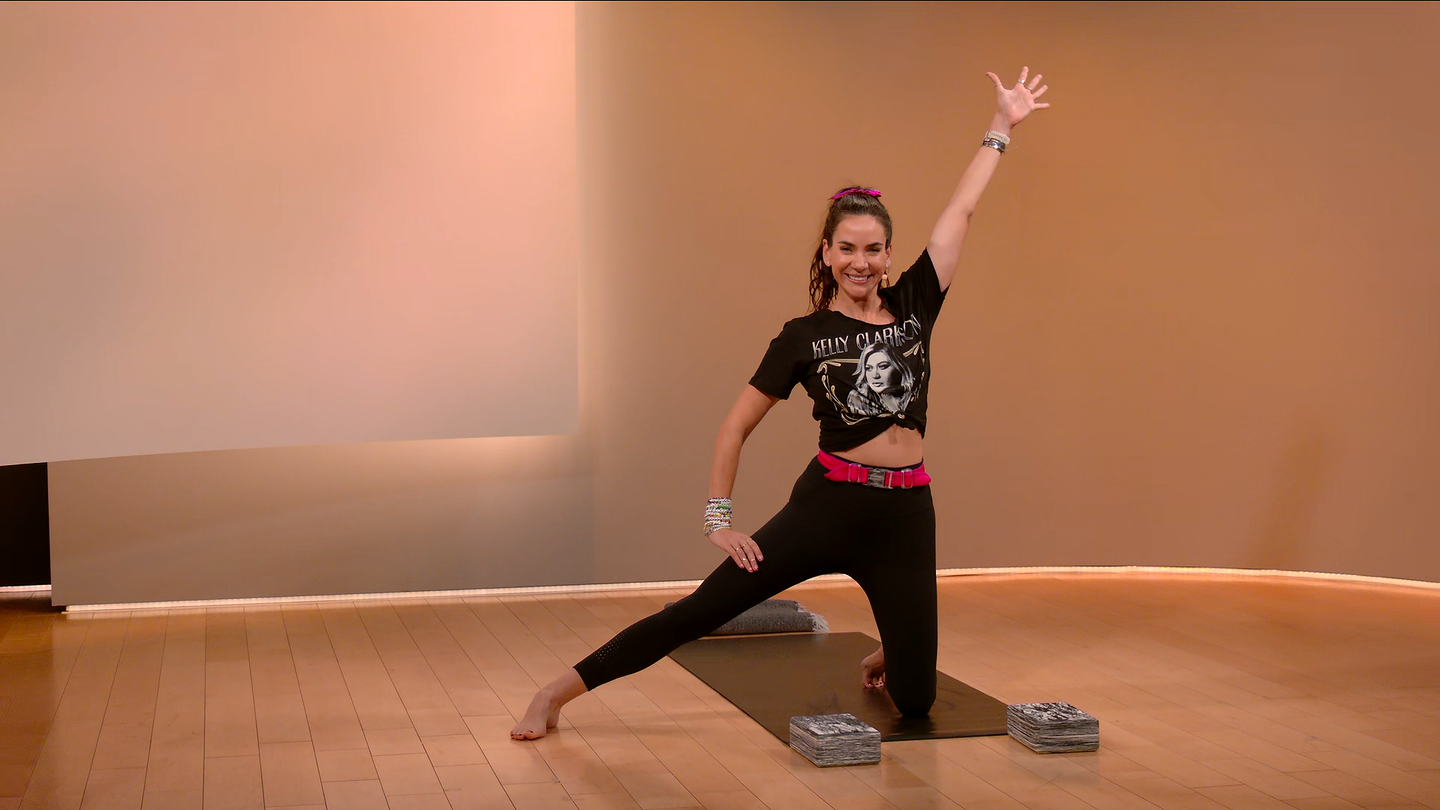 30 min Kelly Clarkson Yoga Flow