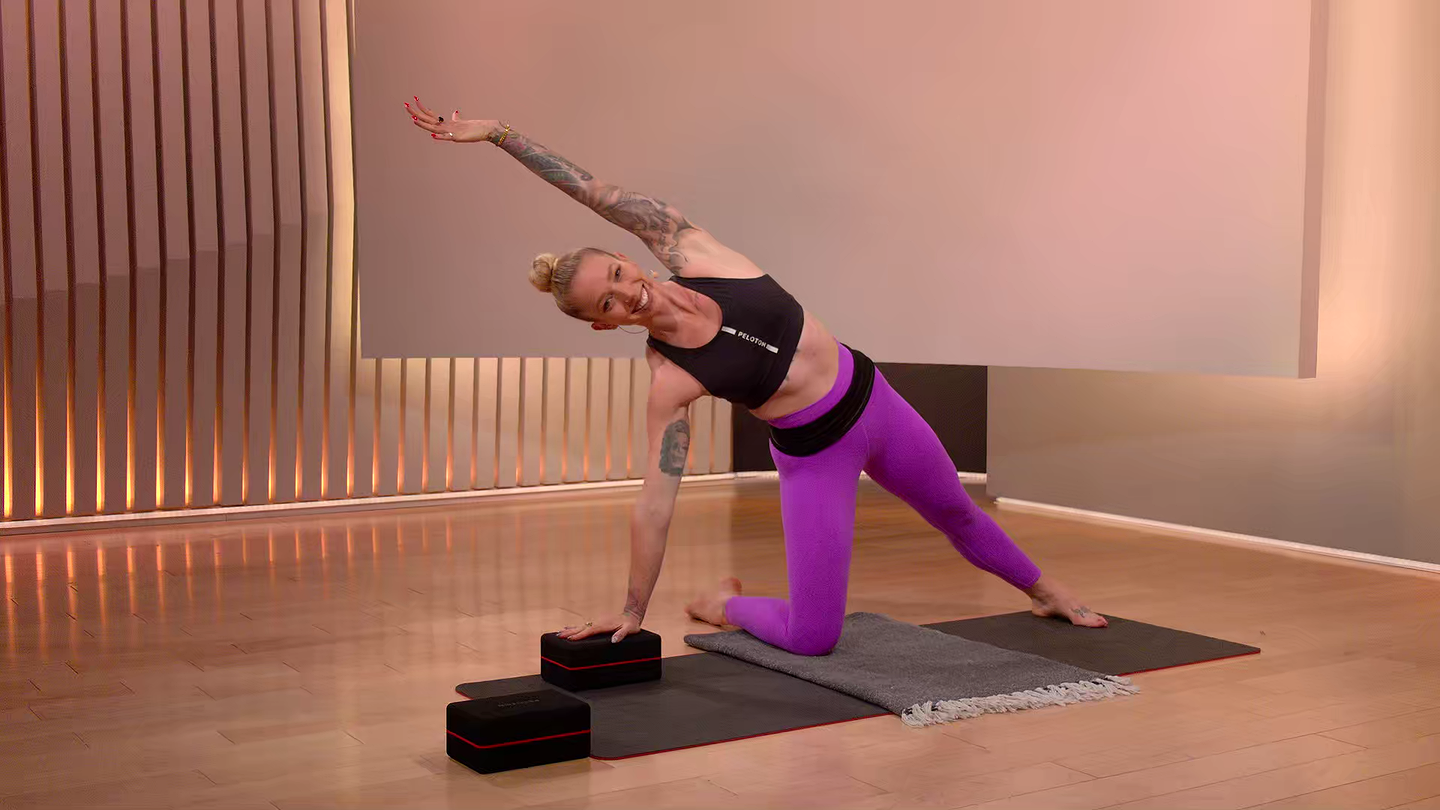 20 min Focus Flow: Vasisthasana