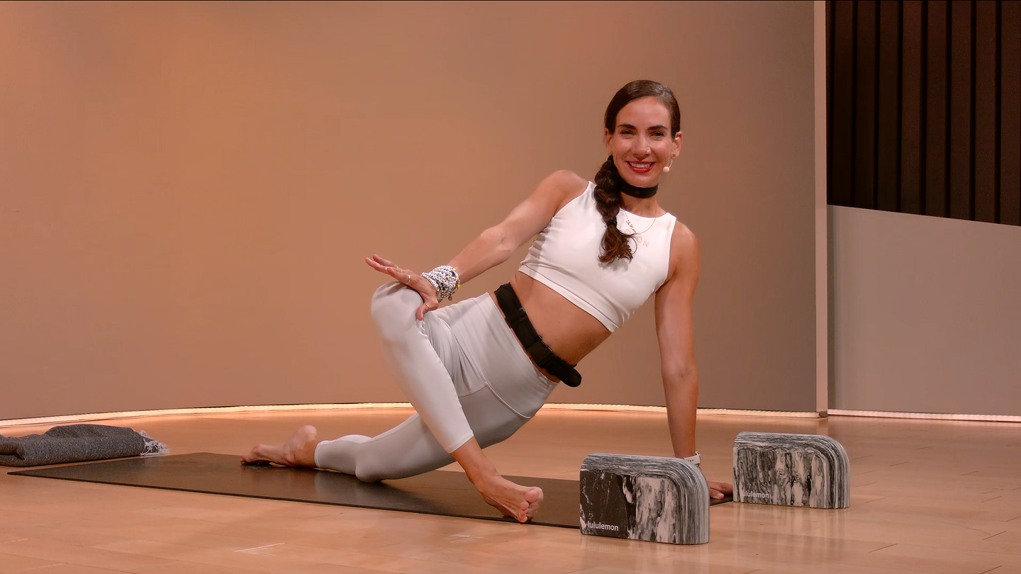 30 min Focus Flow: Hips