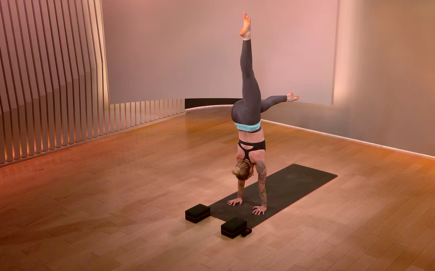45 min Focus Flow: Handstand