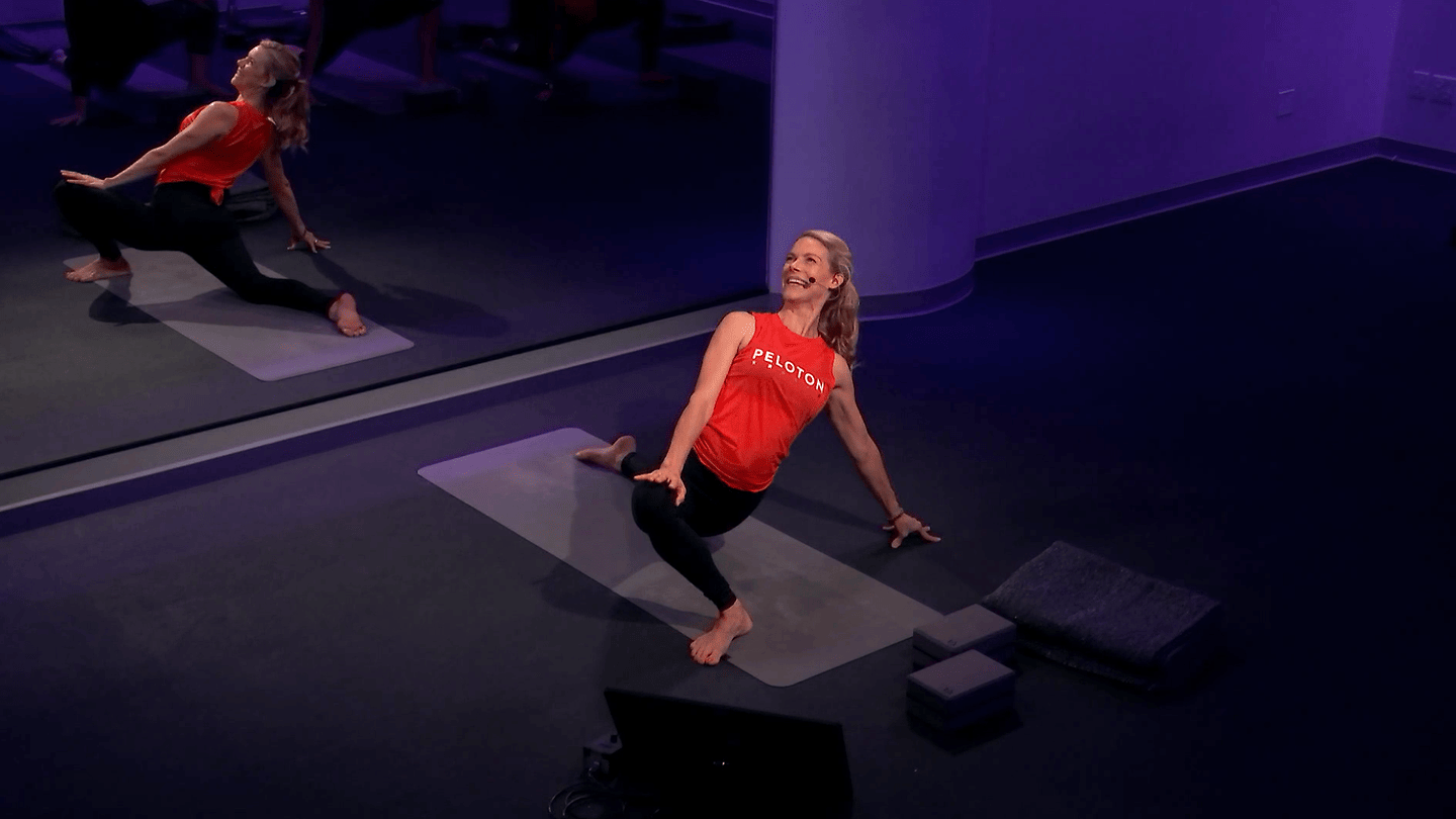 30 min Shakira Yoga Flow