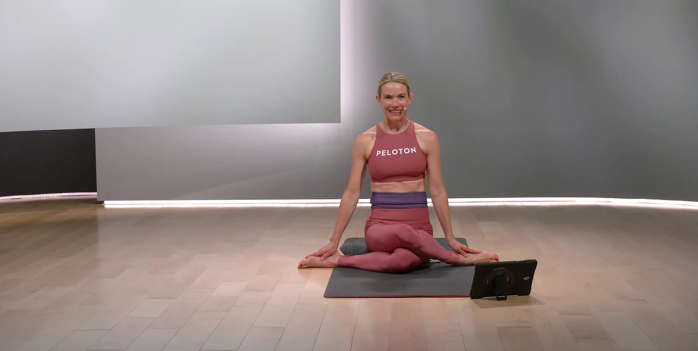 10 min Focus Flow: Hips