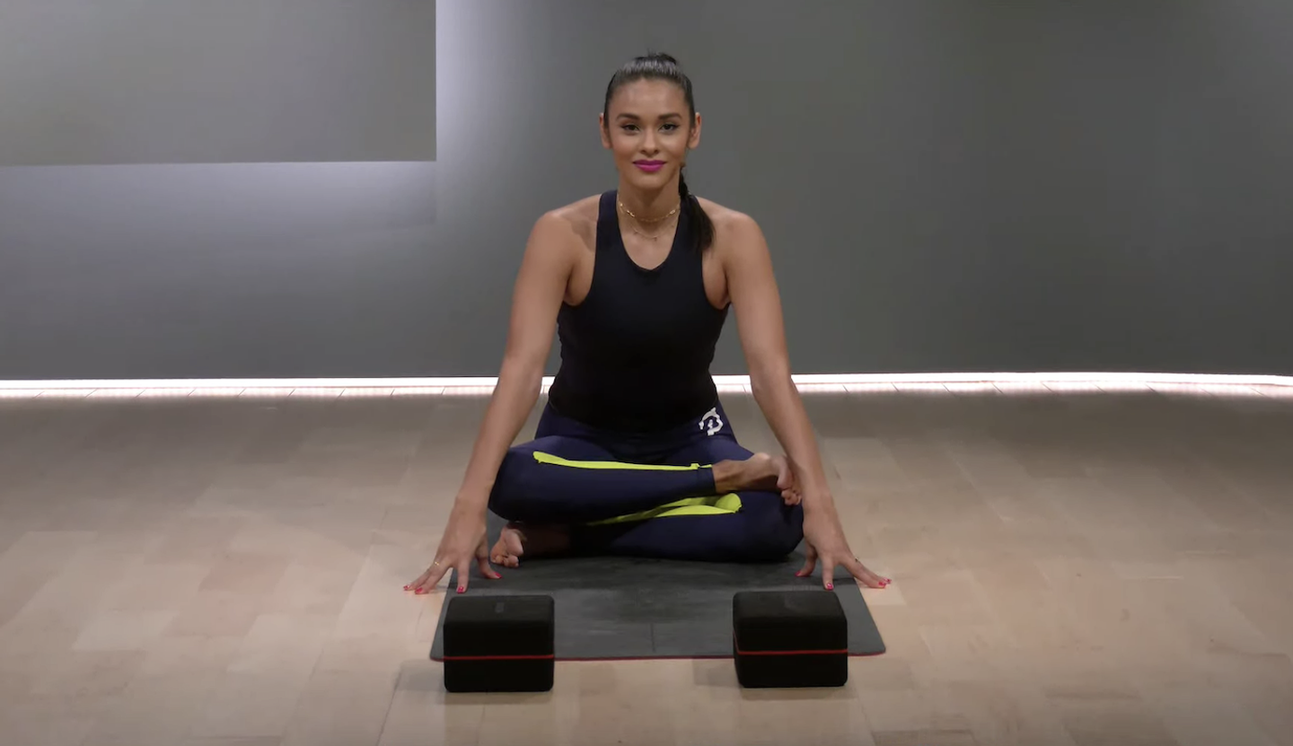 10 min Focus Flow: Hips
