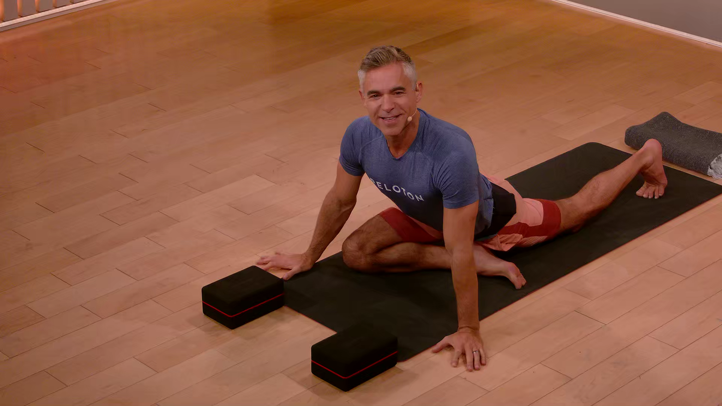 30 min Focus Flow: Hips