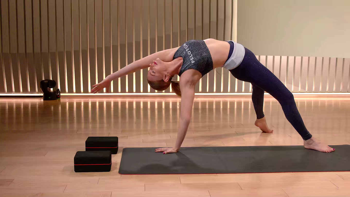 30 min Deep House Yoga Flow