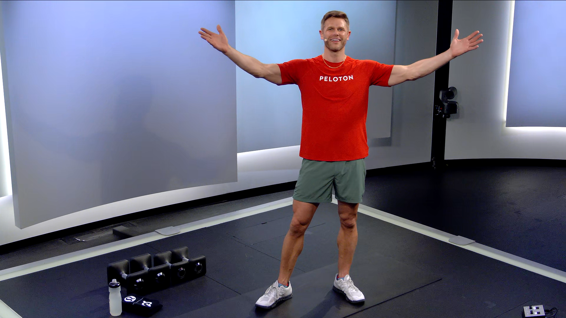 30 min Holiday Glutes & Legs Strength