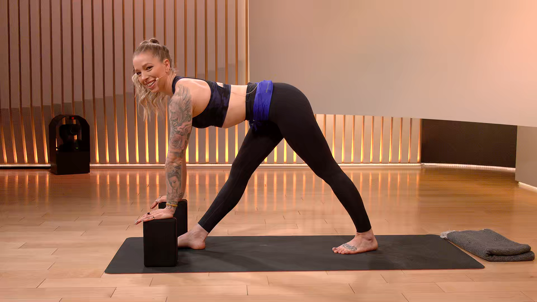 30 min Women x Hip Hop Yoga Flow