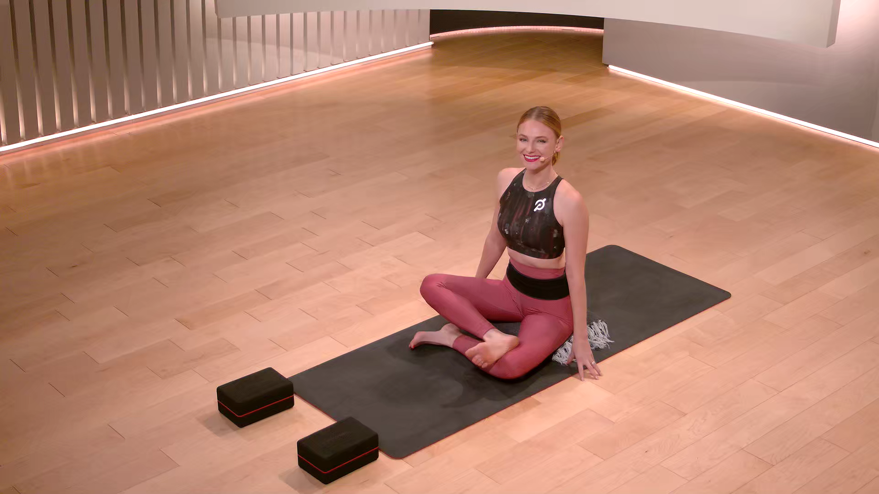 20 min Focus Flow: Hips