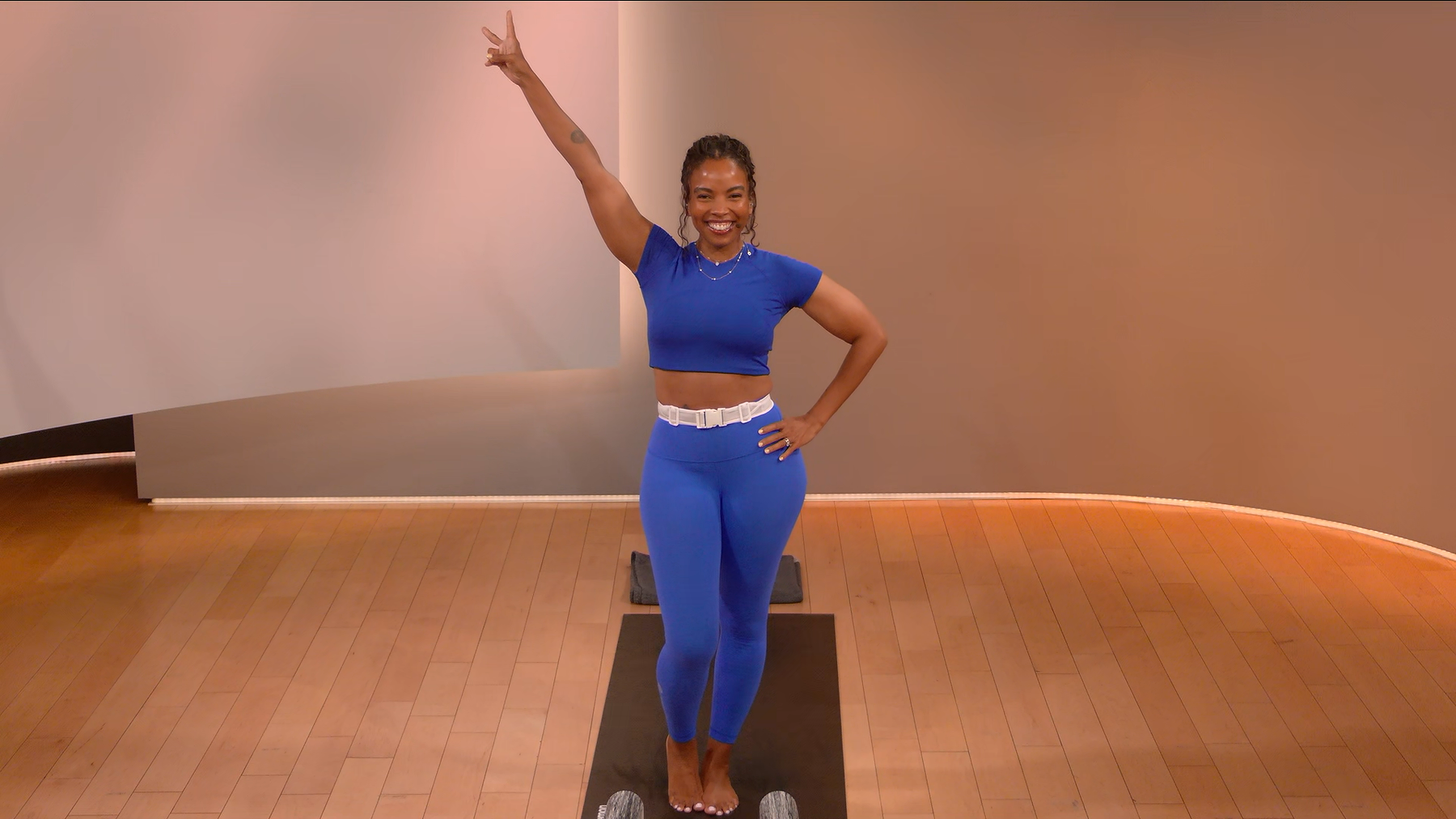 30 min Advanced Beginner 80s Yoga Flow