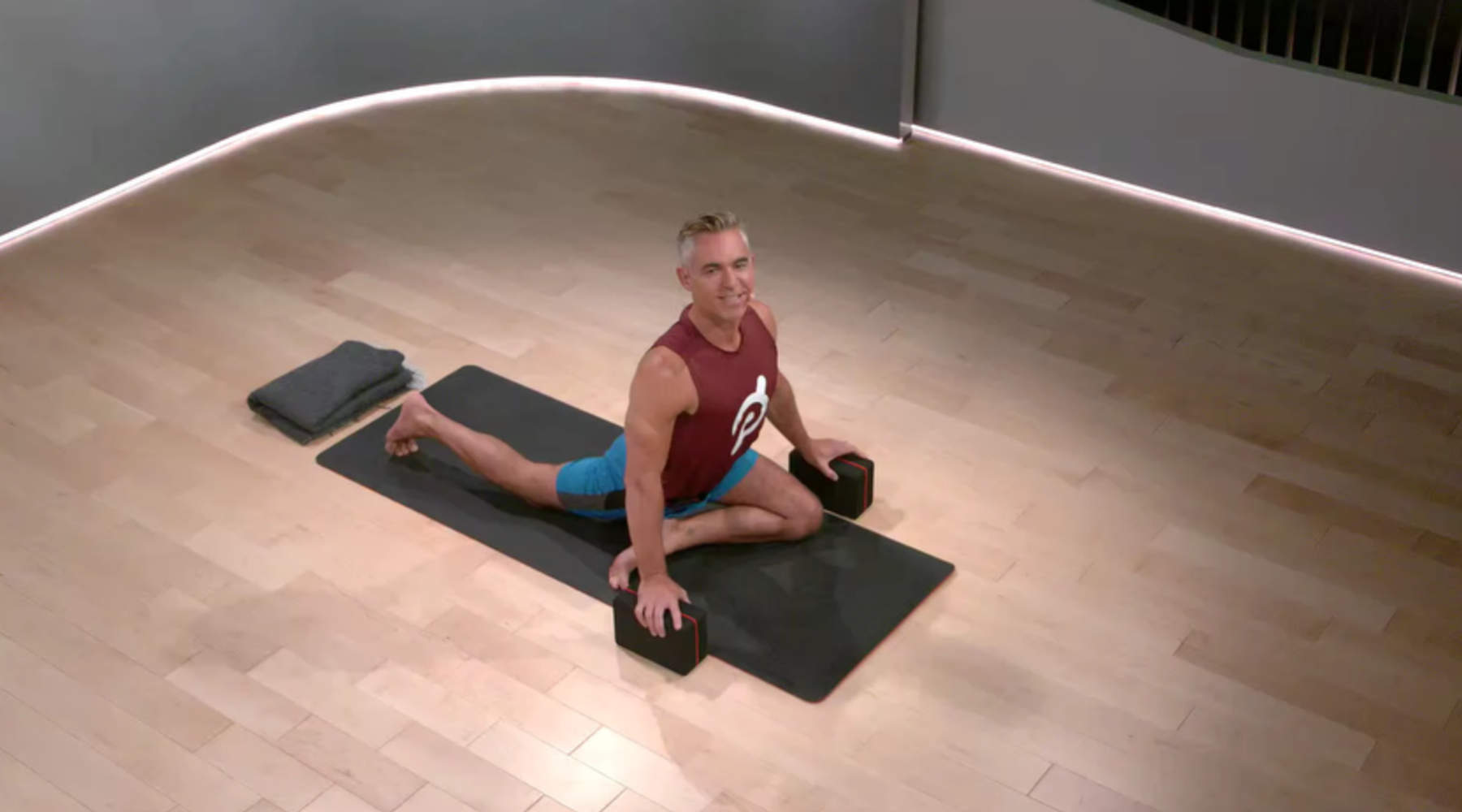 30 min Focus Flow: Hips