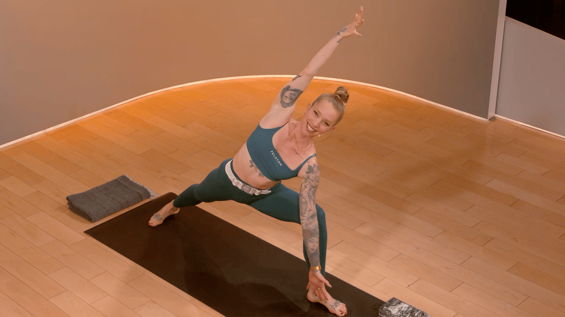 15 min Focus Flow: Hips