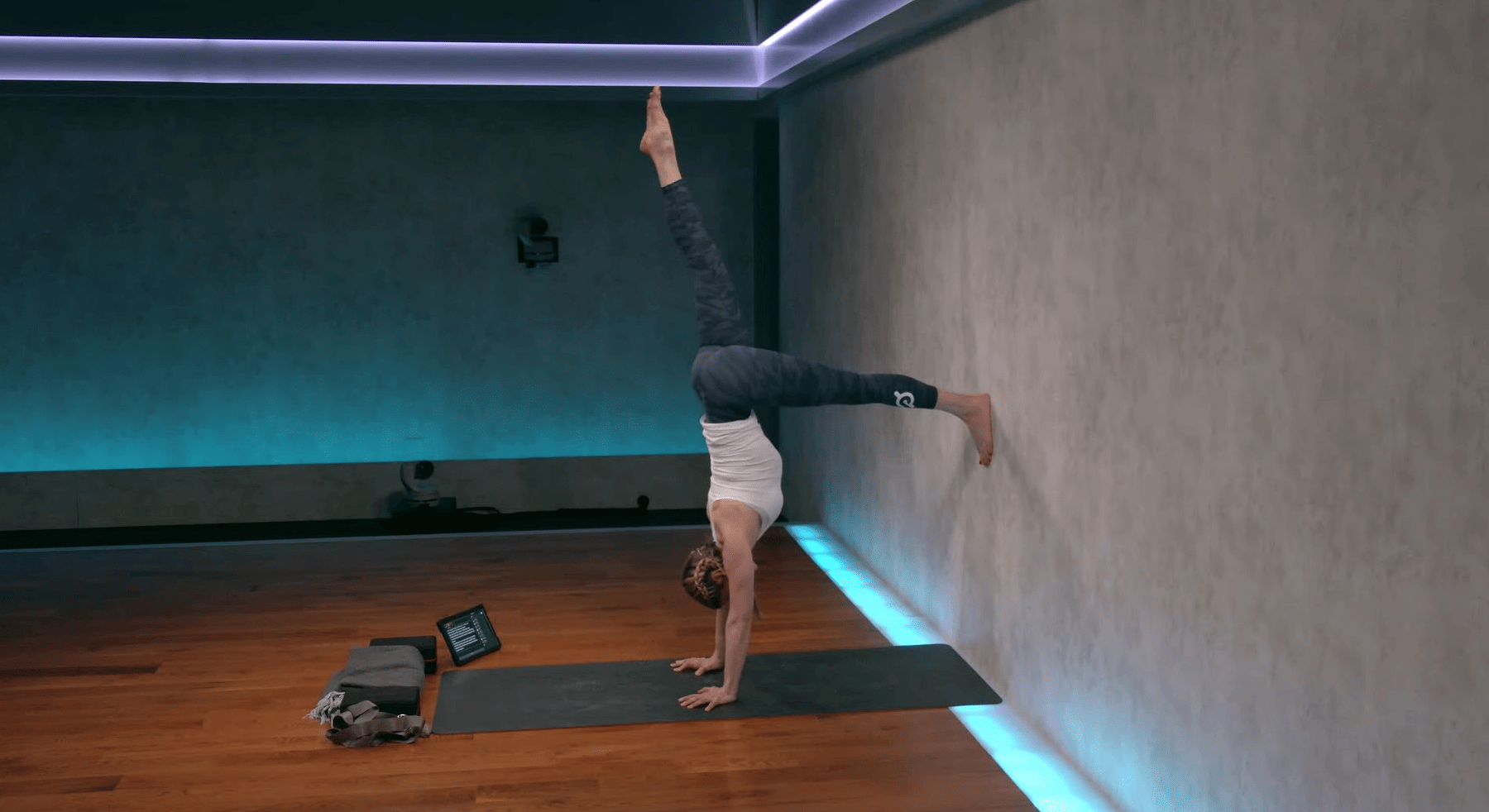45 min Focus Flow: Inversions