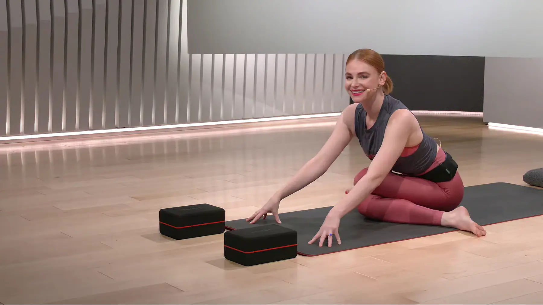45 min Focus Flow: Hips