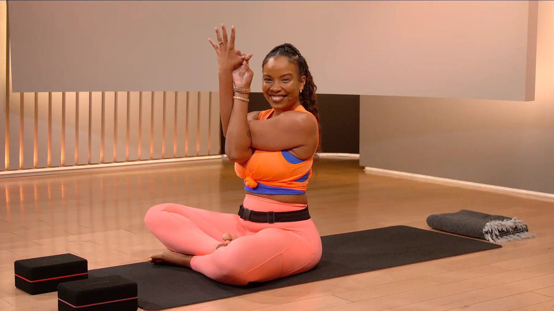 30 min Focus Flow: Shoulders