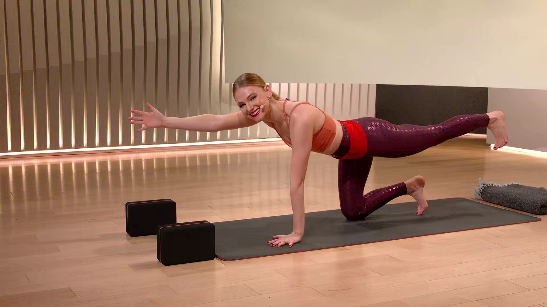 10 min Postnatal Focus Flow: Glutes