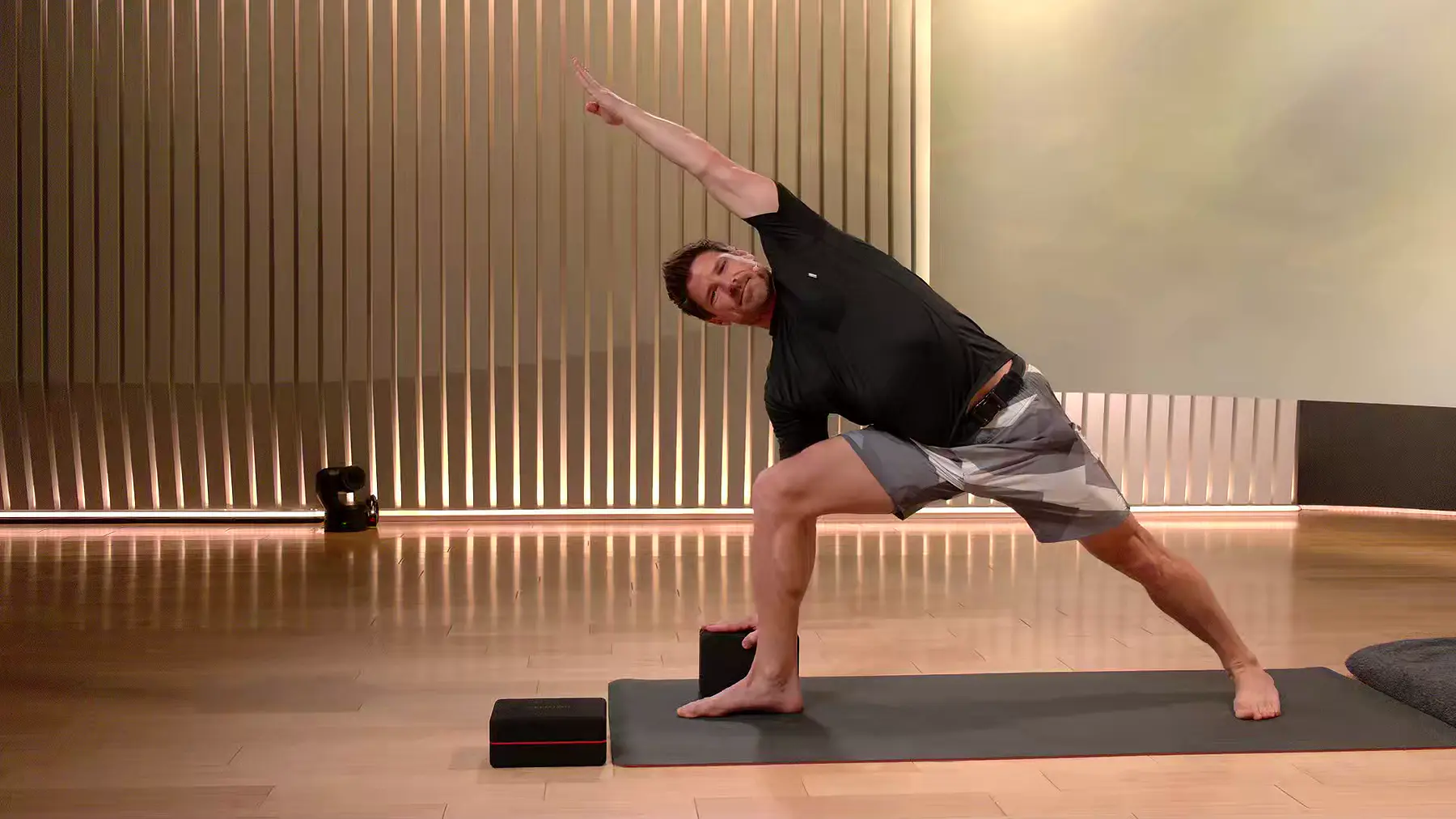 20 min Focus Flow: Hips