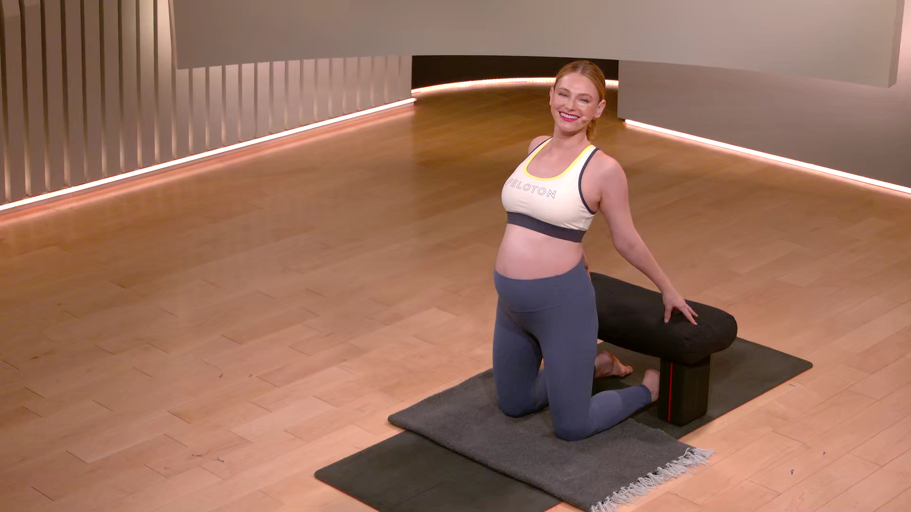 20 min 3rd Trimester Morning Yoga Flow