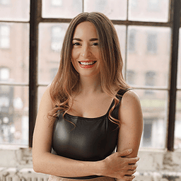 Hillary Hoffower Author Headshot