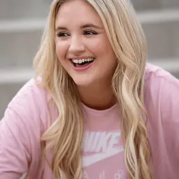 Julia Sullivan headshot