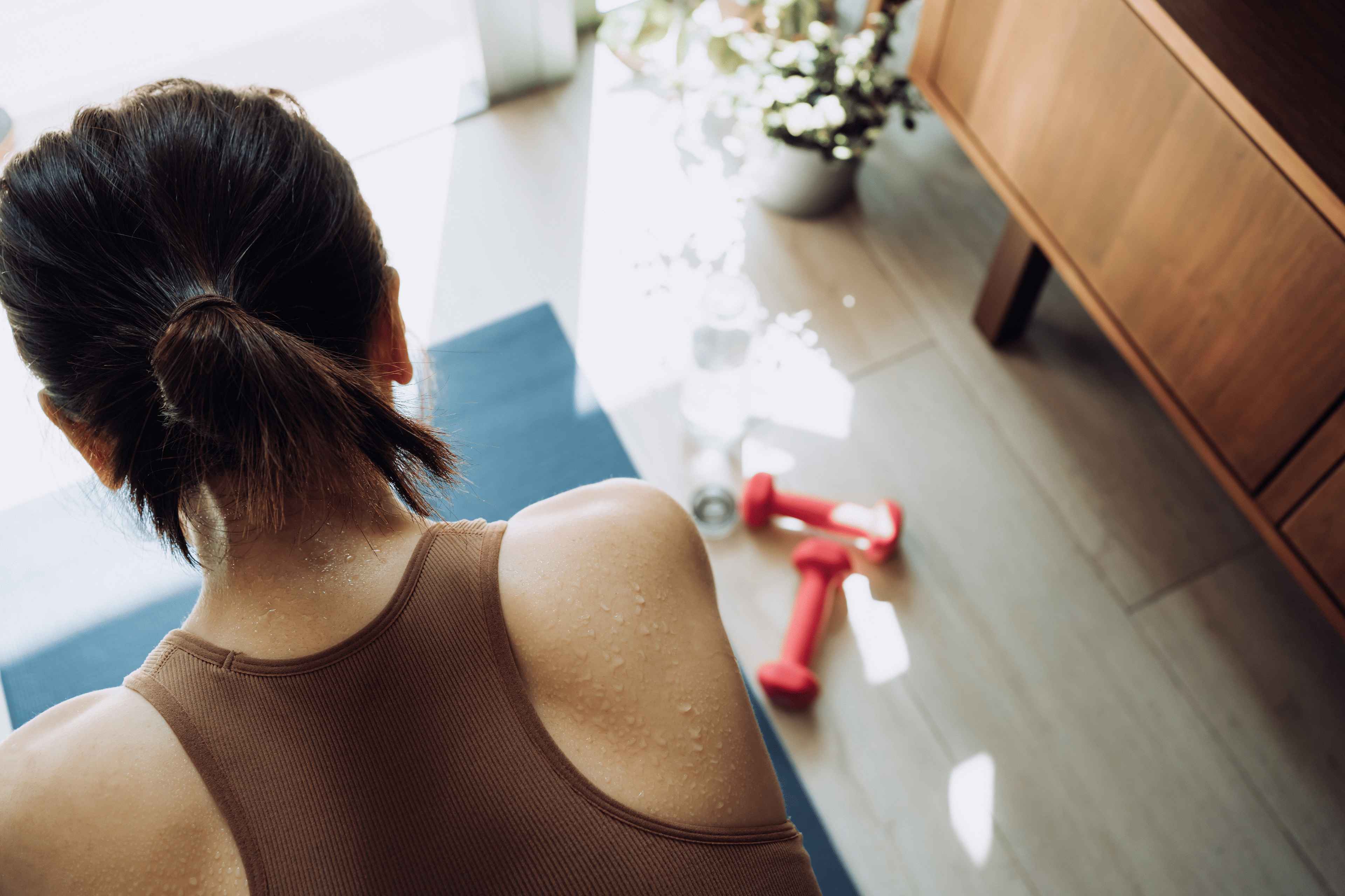 Woman does a HIIT workout 