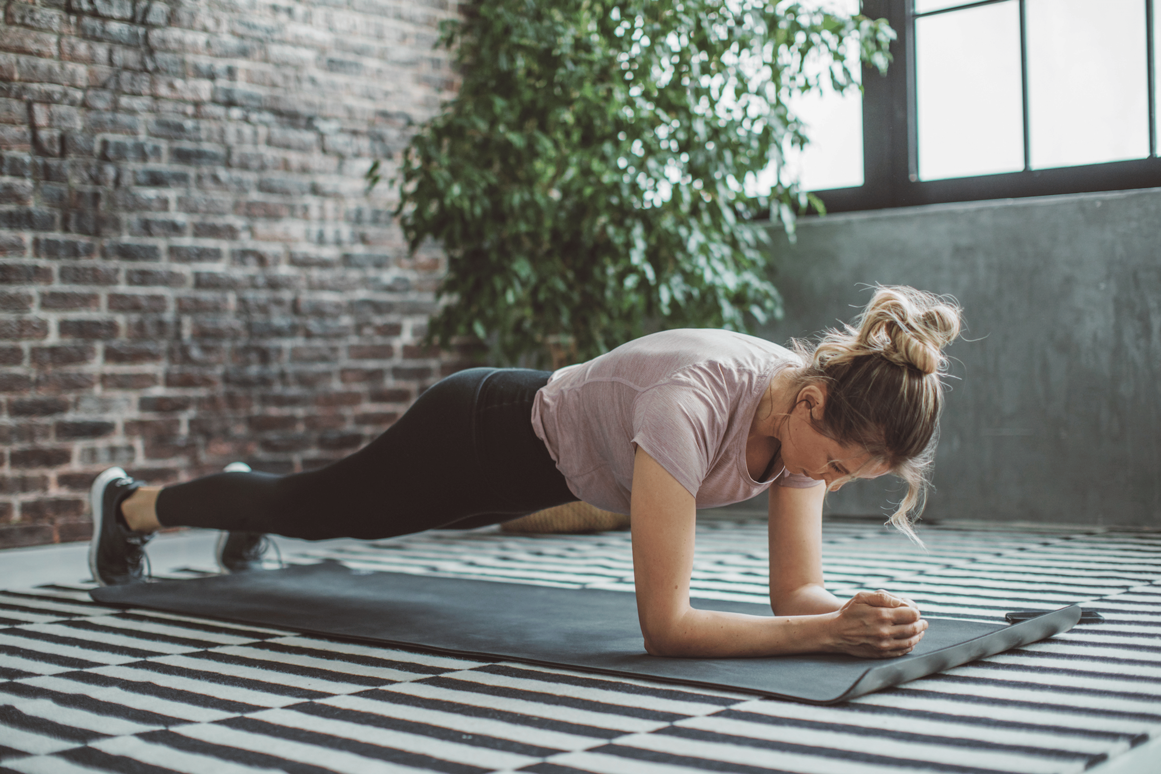 Woman does a forearm plank, 1-minute plank every day