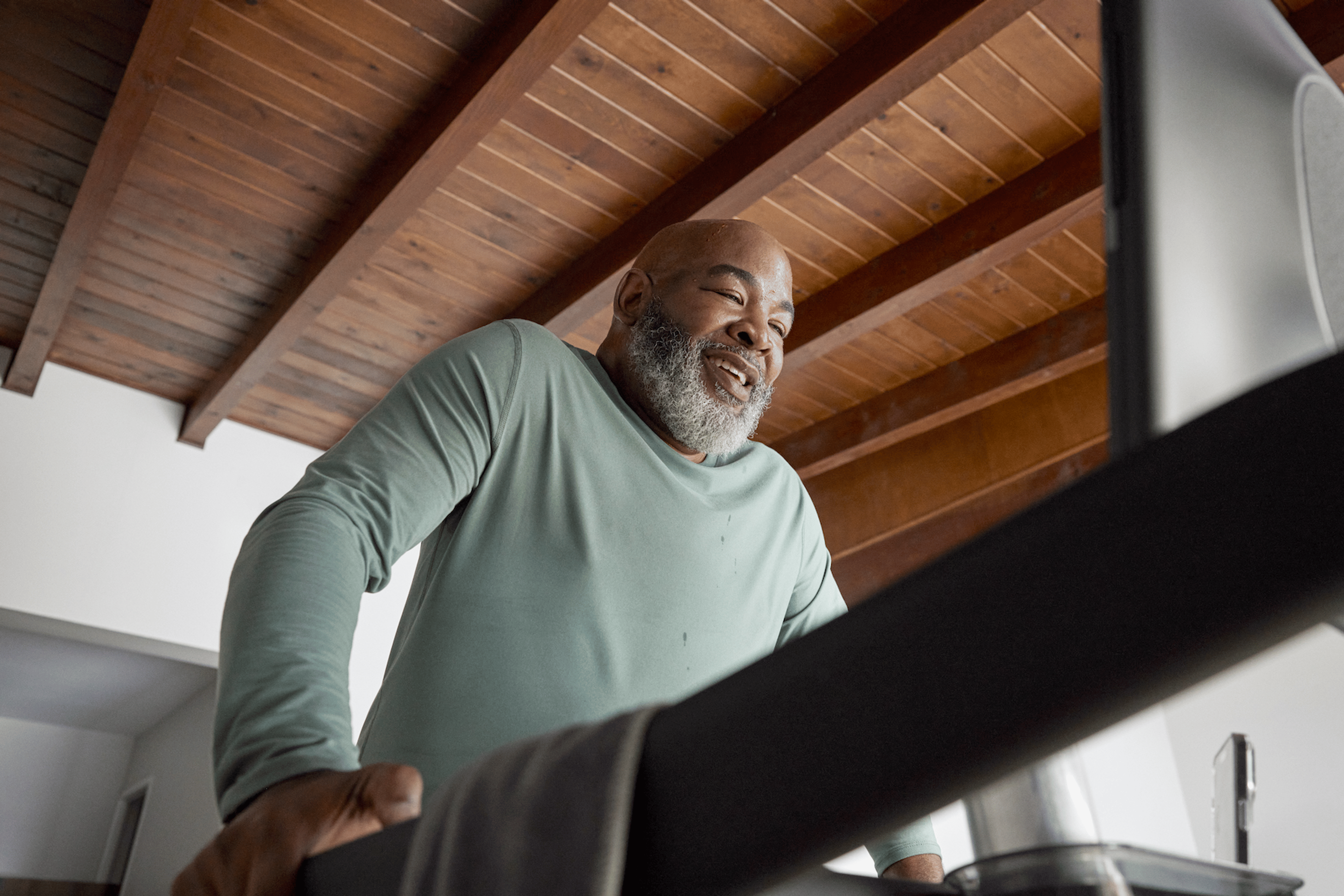 Man does a treadmill workout for beginners
