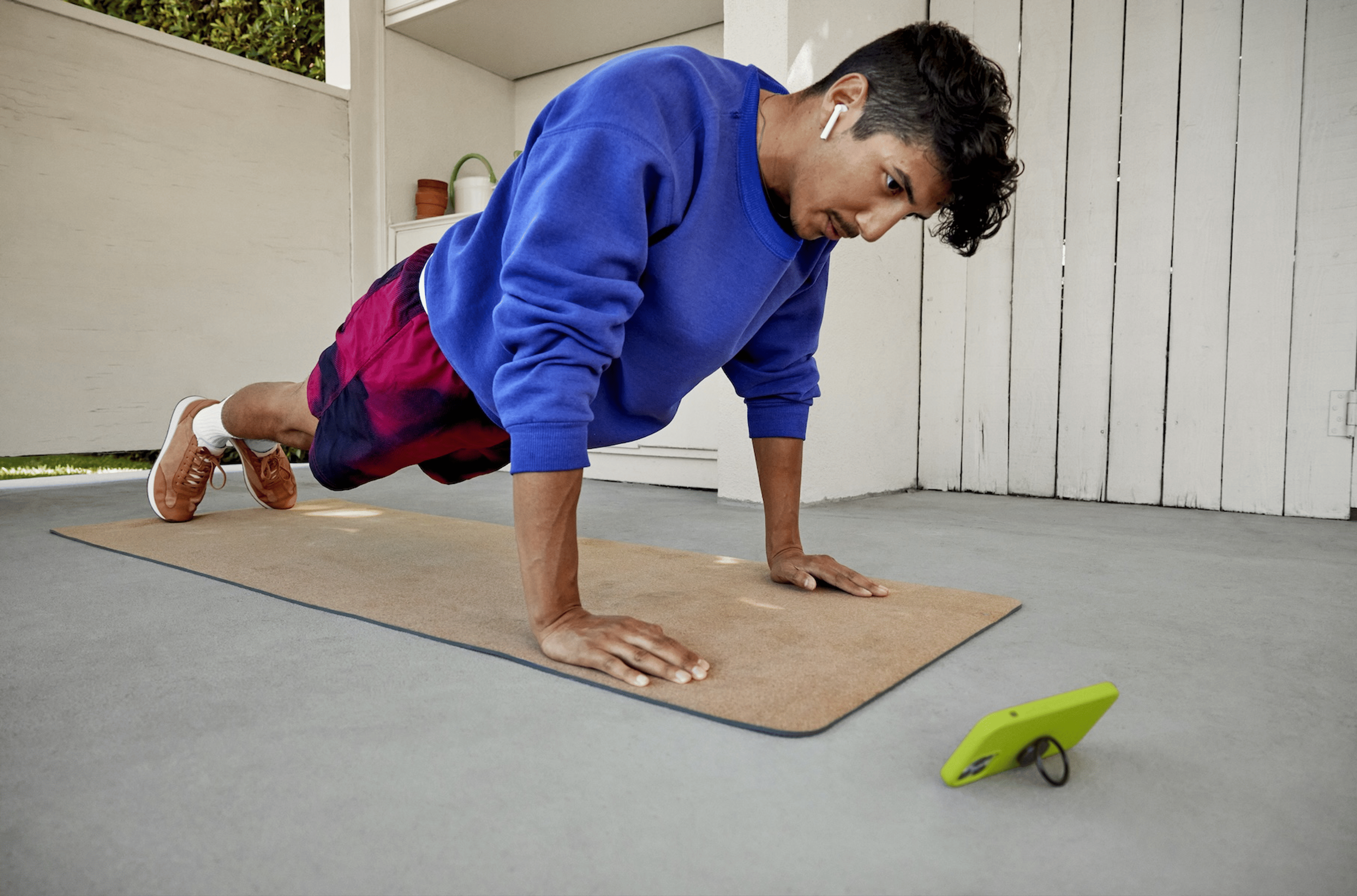 man using strength app