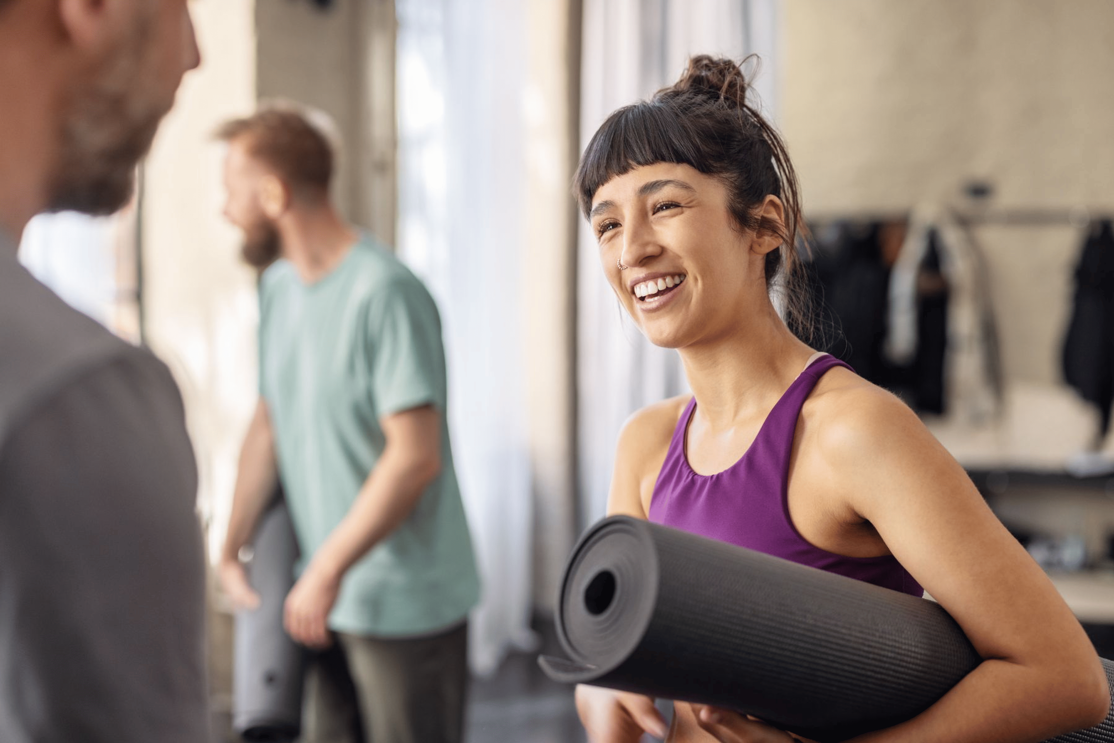 Woman and man talking in a fitness studio