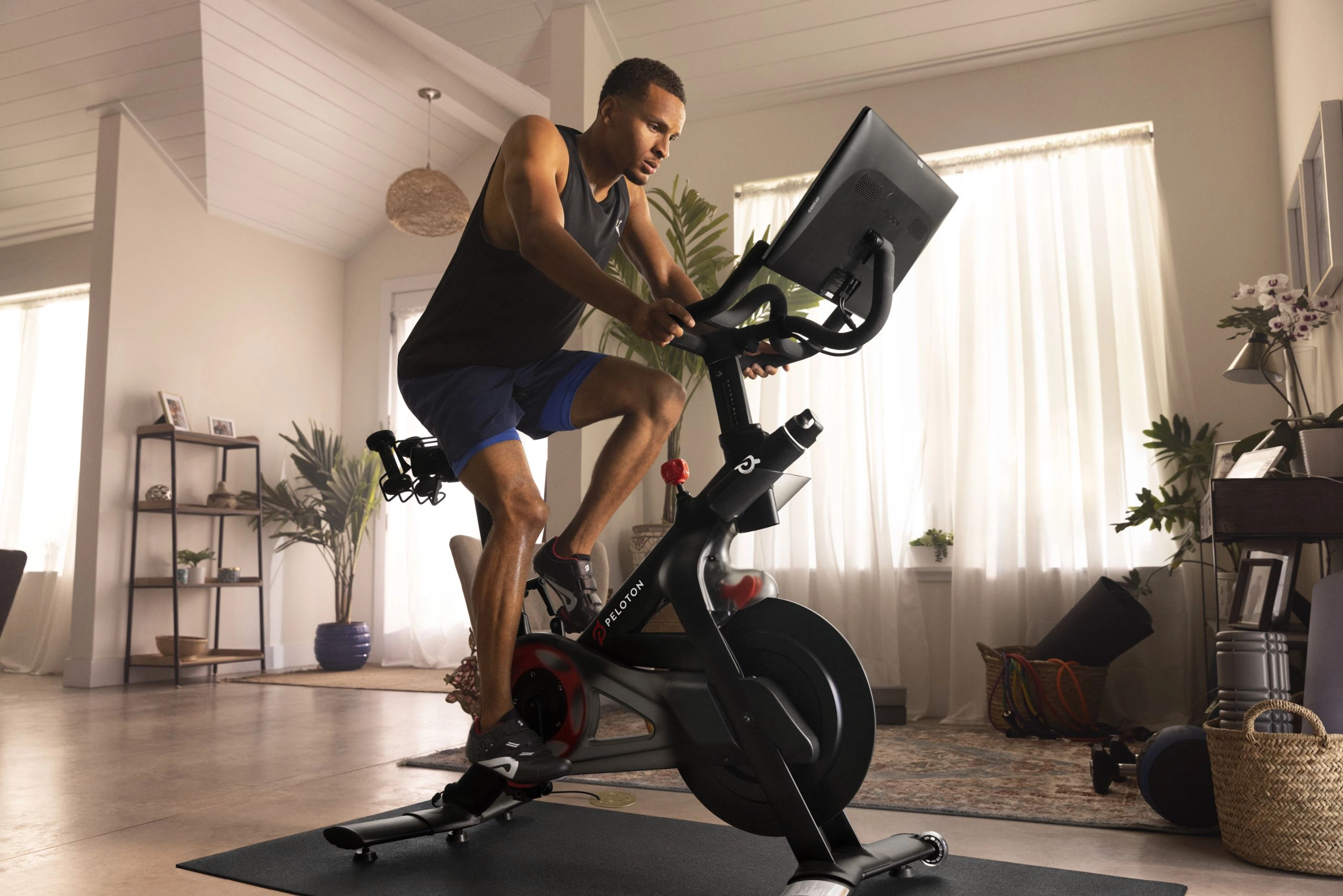 img-2-Finding Our Fast With Champion Sprinter and Peloton Member Andre De Grasse